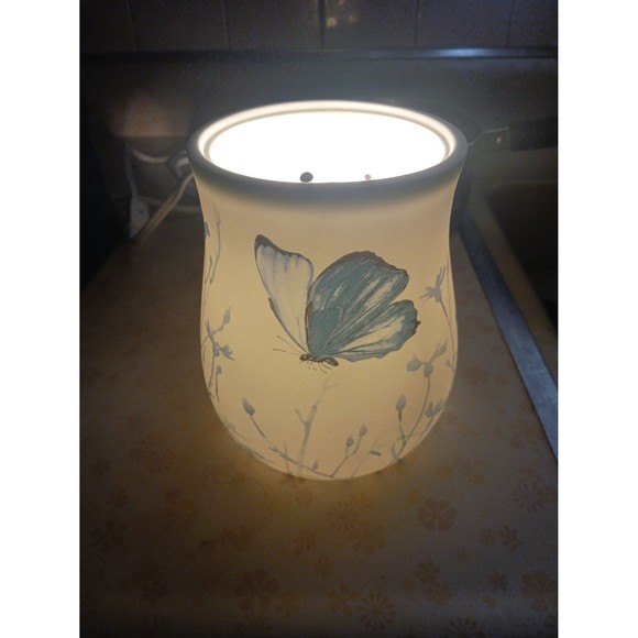 FREE TO FLY Butterfly Scentsy Wax Warmer Uses 25 Watt Bulb - Picture 9 of 9